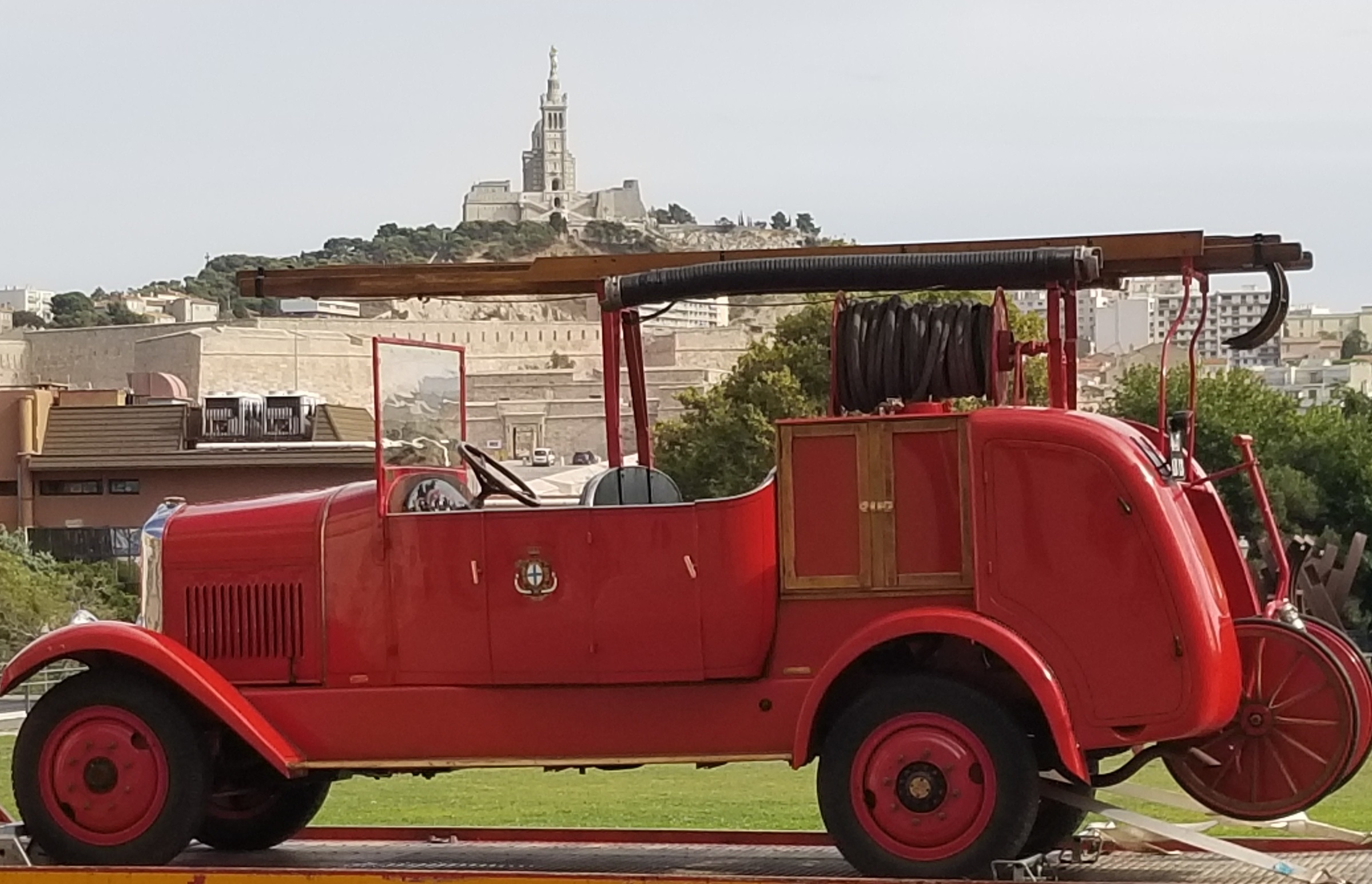 véhicule ancien ayant servis durant l’incendie de 1938 restaurè par le bataillon