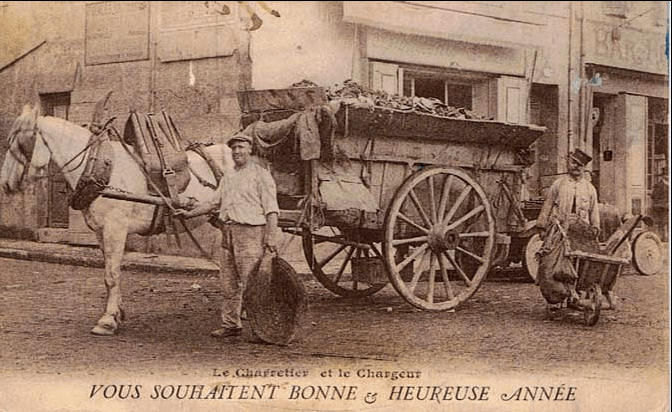 Fai tira Marius! un cheval tirant une charrette avec sont meneur