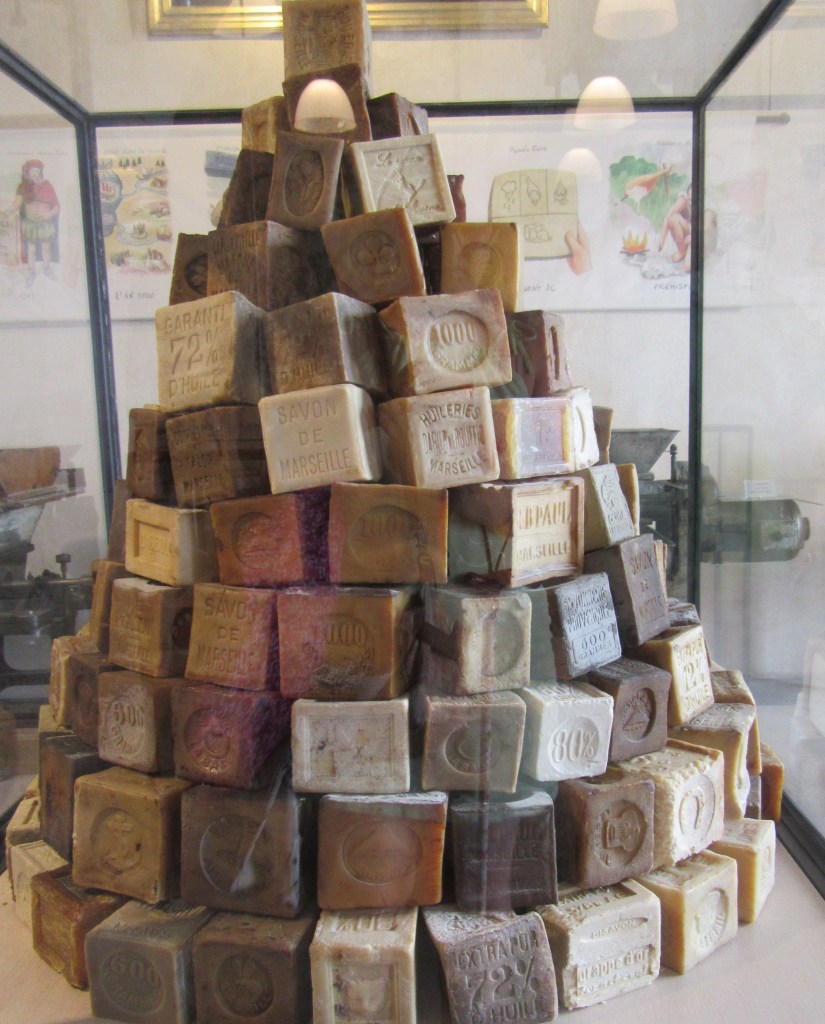 pyramide de savon de marseille ancien
