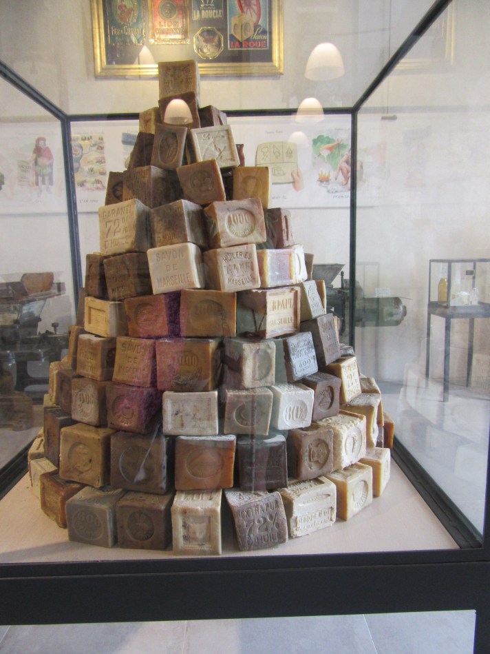 pyramide de savon de marseille ancien
