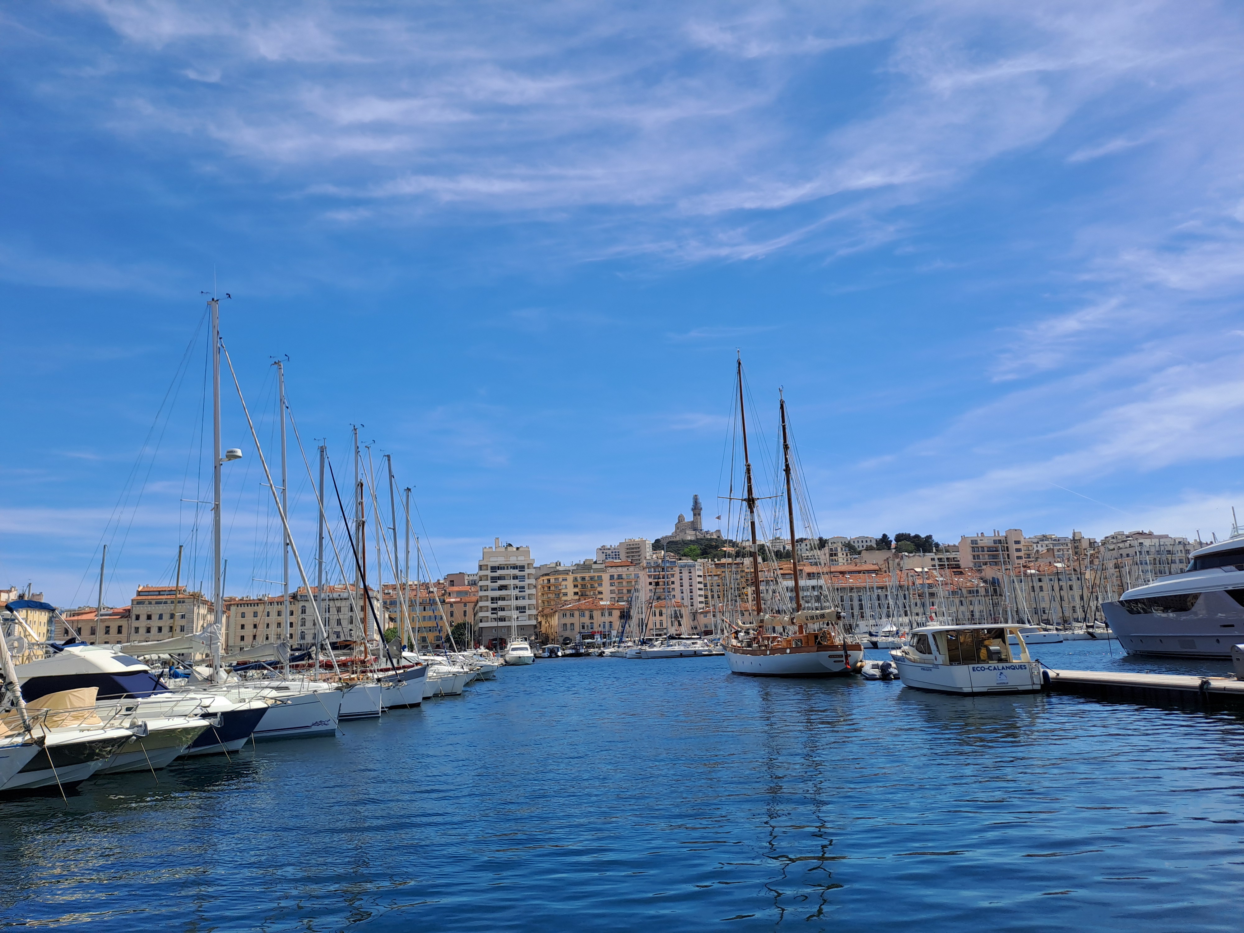 vue du port et de la bonne mère